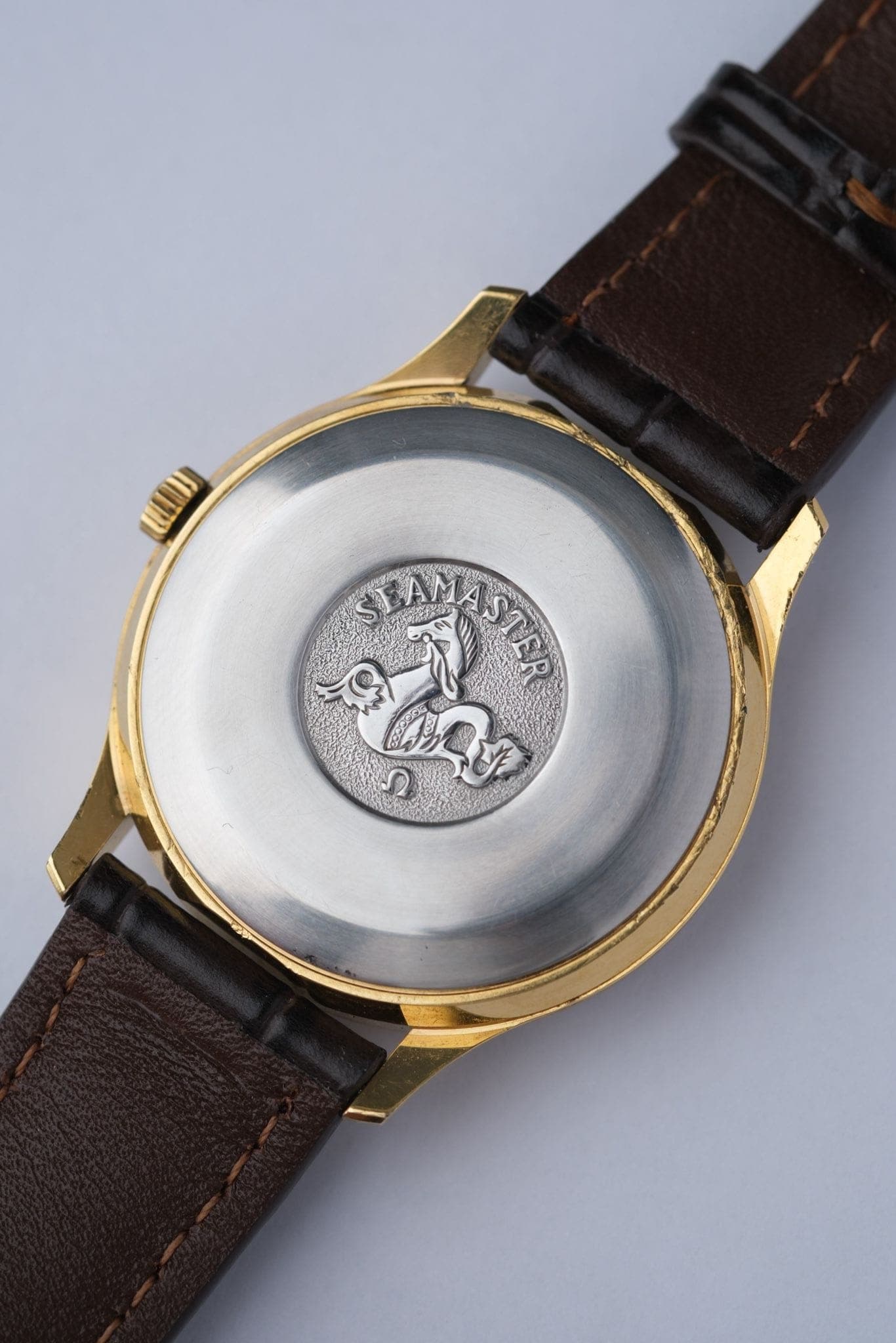 omega seamaster de ville caseback